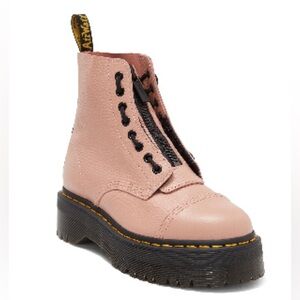 Dr. Marten Sinclair platform boot in powder pink